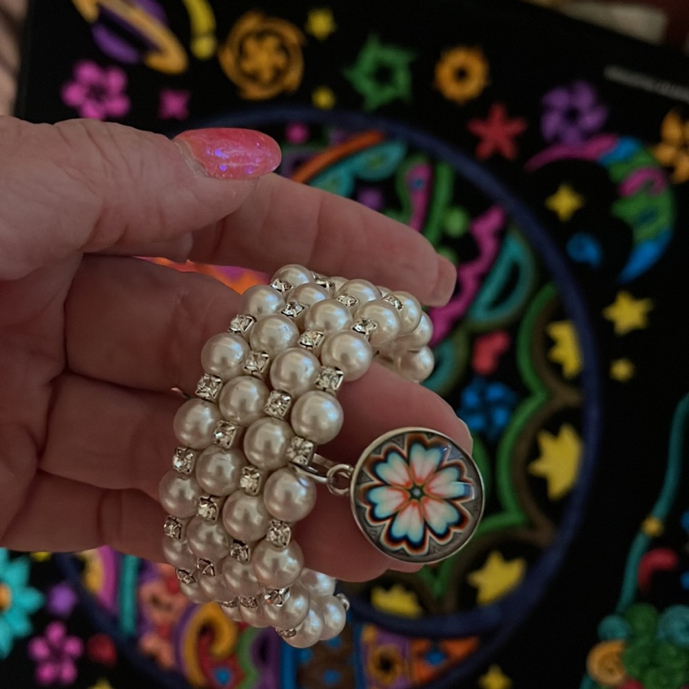 Pearlesque snap bracelet